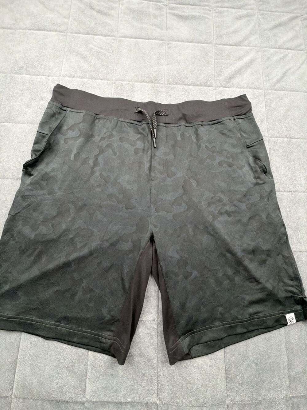 Evoke energy Men's Performance Athletic Shorts, Black Camo, Drawstring size XL